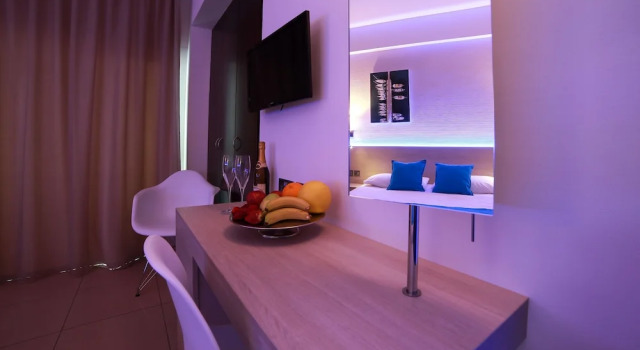 Standardní Třílůžkový pokoj s balkonem a a částečným výhledem na moře Les Palmiers Beach Hotel
