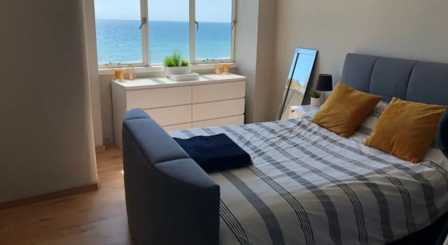 2 Bedroom Flat With Stunning Sea Views and Balcony, Забронировать Отель Отели Исторического графства Суссекса 3 звезды, 3*