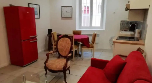 Appartement typique dans le centre historique 47m2, Забронировать Апартаменты/квартира Отели Ла-Сьота с парковкой, рядом с La plage de Saint-Pierre, Парковка