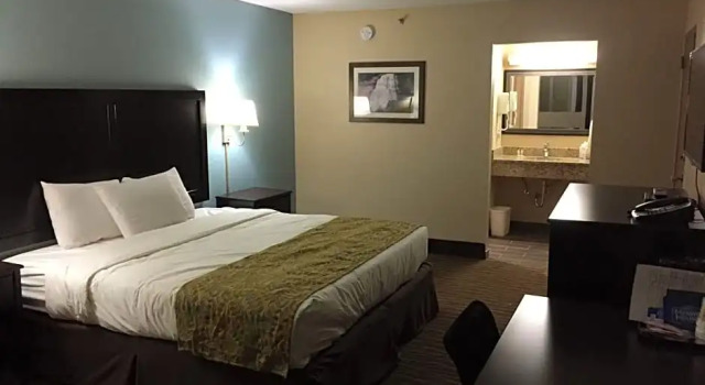 Номер Standard Quality Inn & Suites