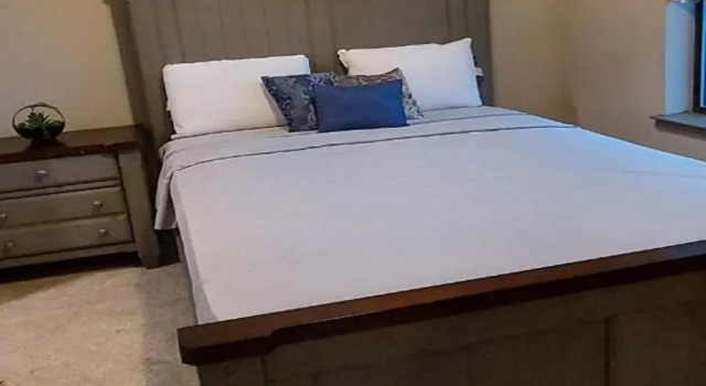 2 Bedroom 2 Bath Very Spacious