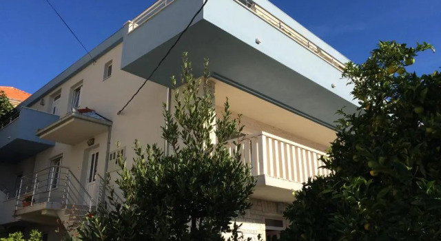 Apartmani Mane, Забронировать Отель Отели Трогир 4 звезды, рядом с Частный Пляж «ТН Ядран Хотэл», 4*