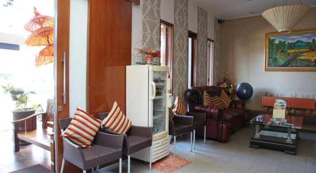 RedDoorz Near Ciputra World