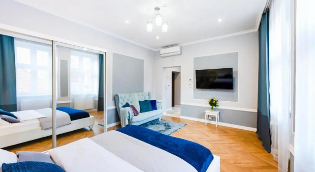 Апартаменты c 1 комнатой с видом на внутренний двор Main Square Apartments
