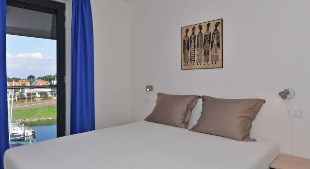 Waterfront Apartment With Terrace, Book Apartment Kamperland 