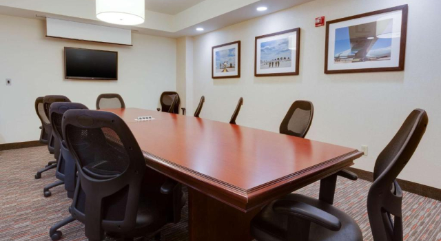 Двухместный номер Deluxe с 2 комнатами Drury Inn & Suites Greenville