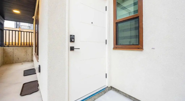 Private bright 2 bedroom south facing walkout apt White Rock, Réserver Appartement White Rock Lower Mainland