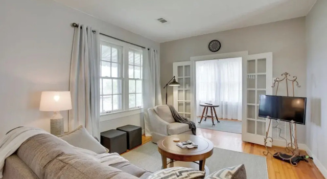 Коттедж Charming Cottage w/ Mississippi River Views!