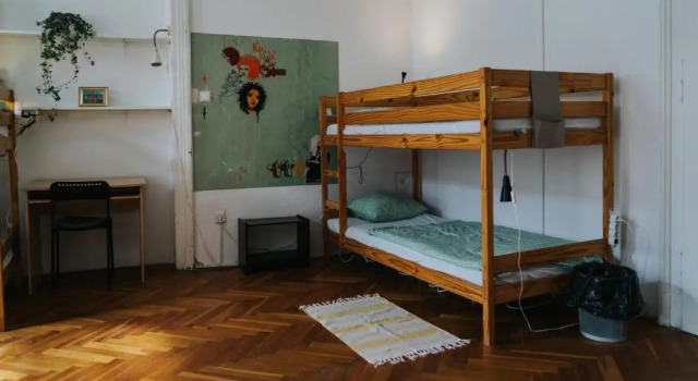 Кровать в общем номере Nap Hostel Pécs