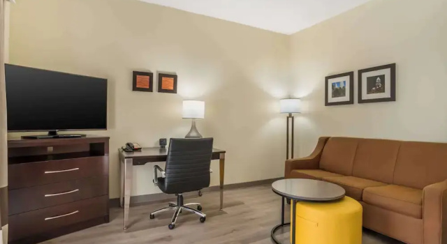 Двухместный люкс Business Comfort Inn & Suites Lake Norman