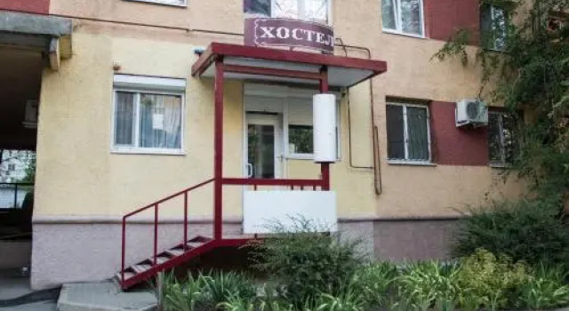 Hostel on Malinovskogo street, Забронировать Хостел Отели Ростова-на-Дону с парковкой, рядом с ТРЦ Золотой Вавилон, Парковка