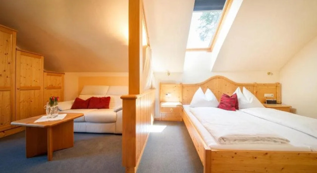Haus Weissenbacher am Wolfgangsee, Rezerwuj Hotel Hotele w Salzburg z parkingiem, Parking