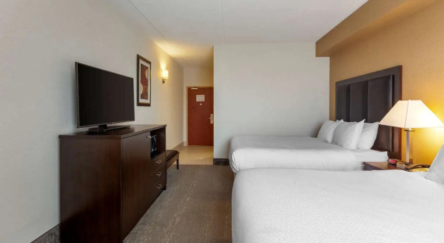 Четырёхместный номер Executive Best Western Plus Burlington Inn & Suites