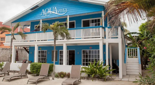 Aqua Vista Beachfront Suites