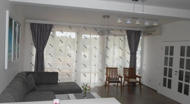 Апартаменты Superior с балконом Apartments and Rooms Four Roses