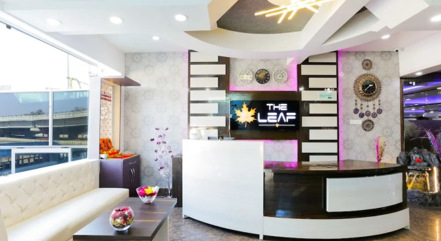 Treebo The Leaf Gomti Nagar, Забронировать Отель Отели Гомти Нагара с парковкой, Парковка