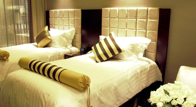 Ramada Plaza Zhengzhou, Rezervovat Hotel Čeng-čou Henan