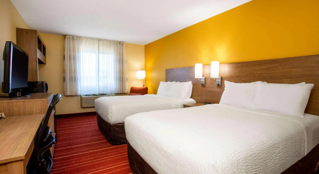 Четырёхместный номер Standard Days Inn by Wyndham Marquette