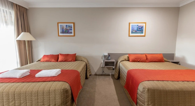 Четырёхместный номер Standard Club Inn Motel