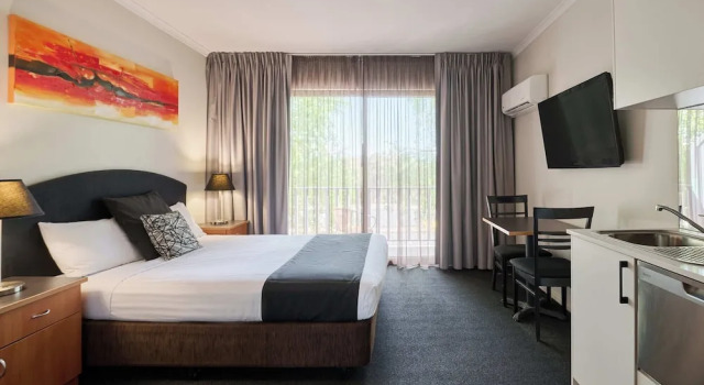 Студия с балконом Abode Tuggeranong