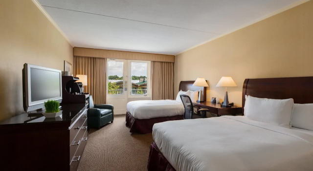 Четырёхместный номер Standard с балконом Sleepy Hollow Hotel