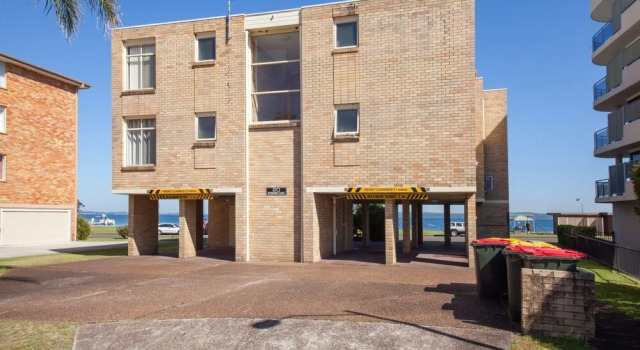 Little Hut, Unit 3, 20 Kurrawa Close, Забронировать Отель Нельсон-Бей Port Stephens, рядом с Клуб Wests Nelson Bay