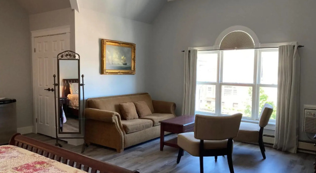 Lunenburg Arms Hotel, Rezervovat Lázně / Resort Hotely v Nové Skotsko s parkováním, Parkování