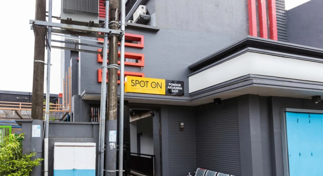 Pondok Akuanna by OYO Rooms, Book Hotel Hotels in Sulawesi with Parking, Parking