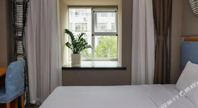 Home Inn (Hanzhong High-speed Railway Station), Boek Hotel Hotels in Shaanxi met parkeren, Parkeren