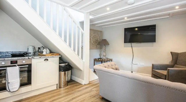 The Artists Loft - a superb cottage sensitively converted from a Grade II Listed 17th Century building