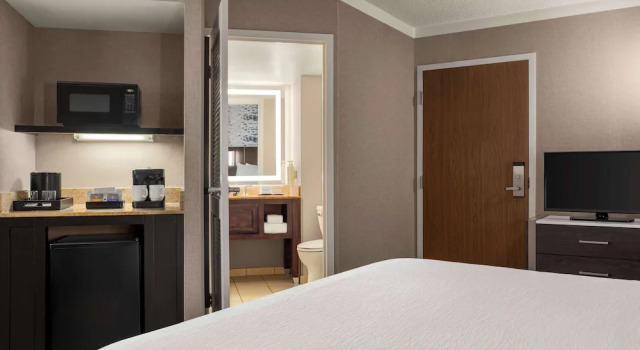Двухместный номер Nonsuite Standard Embassy Suites by Hilton Kansas City Overland Park