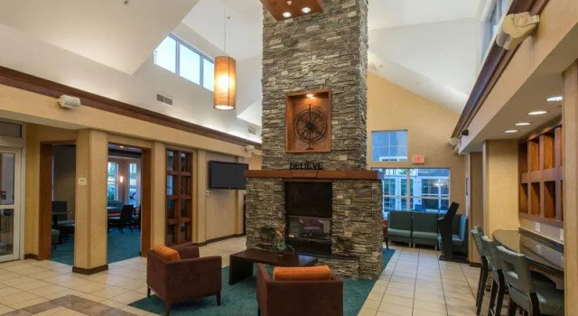 Двухместный люкс с 2 комнатами Residence Inn by Marriott Fayetteville Cross Creek