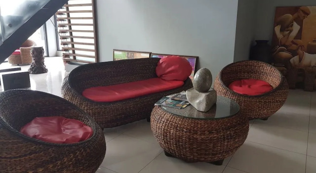 La Jenns Hotel and Resto Grill