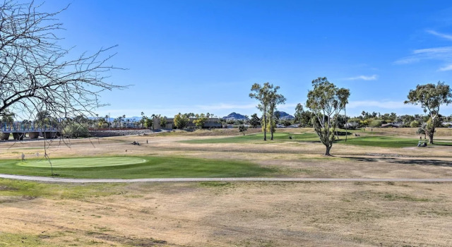 Апартаменты с 2 комнатами с балконом Scottsdale Condo w/ Pool Access: Hike, Swim & Shop