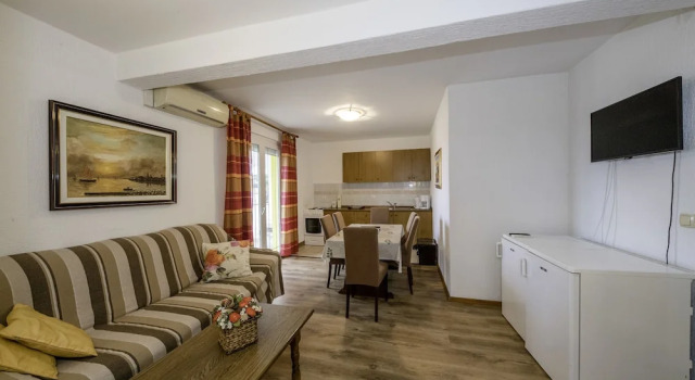 Apartments Meri, Prenota Appartamento Hotel a Isole Quarnerine con parcheggio, Parcheggio