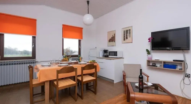 Bruno - Spacious Yard - A1, Rezervovat Hotel Hotely v Hreljići s parkováním, Parkování
