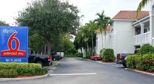Studio 6 Extended Stay - West Palm Beach, FL