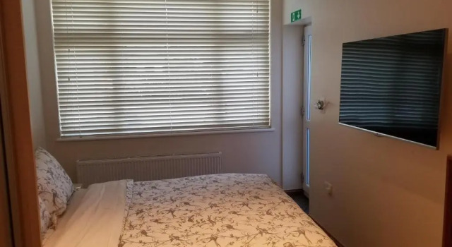 Апартаменты c 1 комнатой London Luxury Apartments 1min walk from Underground, with FREE PARKING FREE WIFI