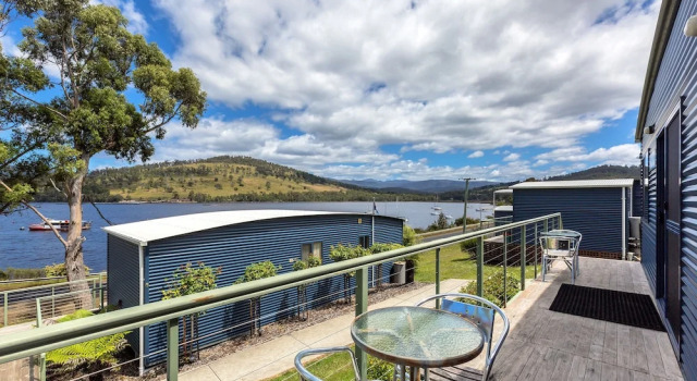 Семейный коттедж с 2 комнатами с балконом и с видом на реку Port Huon Cottages