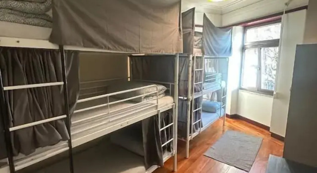 Кровать в общем номере Easy Host Porto