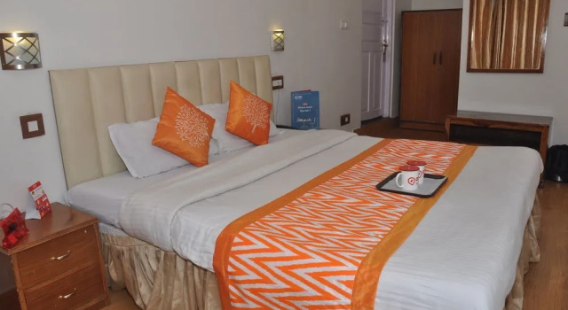 OYO 1636 Hotel Rahat Regency, Забронировать Отель Отели Шимлы с парковкой, рядом с Площадь Ридж в Шимле, Парковка