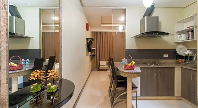 Студия JMM Apartment Suites