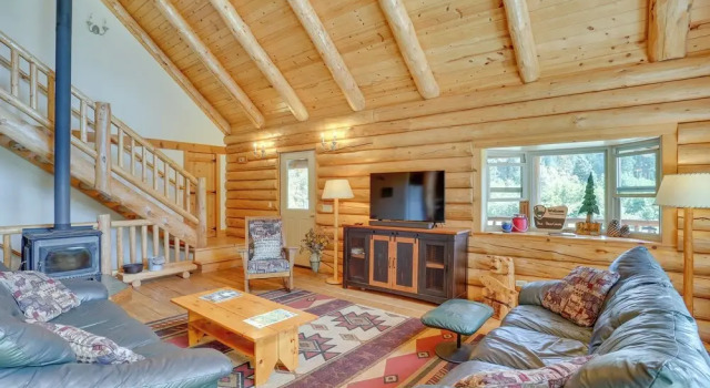 Коттедж 13 Mi to Mt Shasta: Log Home on 60 Acres!
