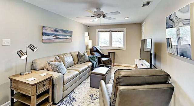 New Listing! 2 Amazing Units, Walk To Forsyth Park 4 Bedroom Duplex, Boek Vakantiehuis Hotels in Georgia met parkeren, Parkeren