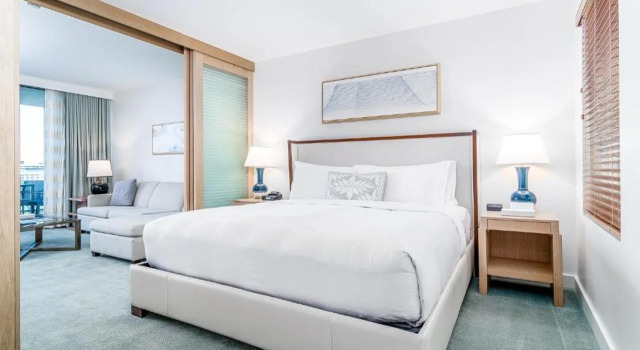 Real Select Vacations at The Ritz-Carlton Residences, Waikiki Beach, Забронировать Отель Отели Гонолулу 5 звезд, рядом с Royal Hawaiian Theater Legends in Concert Waikiki, 5*