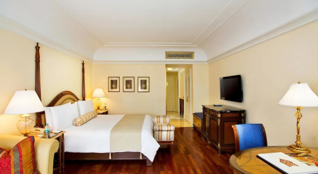 Двухместный номер Deluxe с балконом The Leela Palace Bengaluru