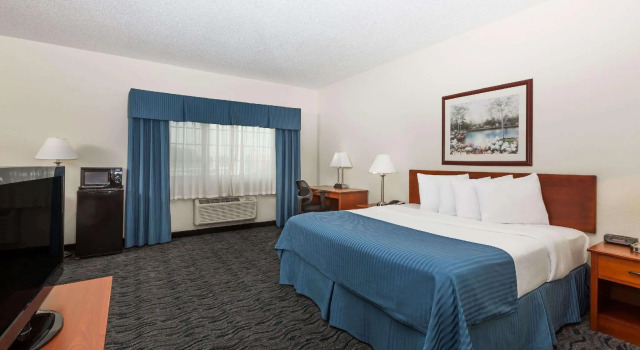 Двухместный люкс Baymont by Wyndham Des Moines Airport
