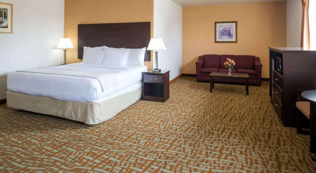 Двухместная студия люкс Days Inn & Suites by Wyndham Spokane Airport Airway Heights
