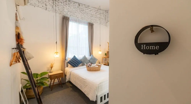 Двухместный номер Standard с балконом и с видом на город Oon Poshtel x Cafe
