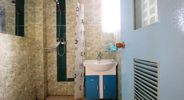 Кровать в общем номере (мужской номер) Koala International Youth Hostel
